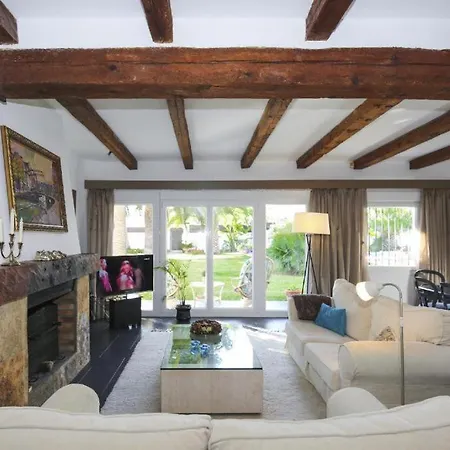 Dea - Away From - Families Only Villa