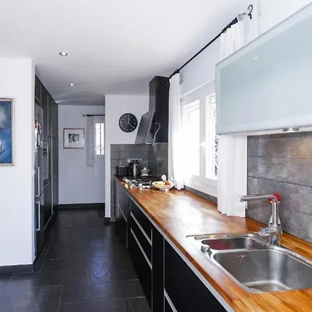 Villa Dea - Away From - Families Only