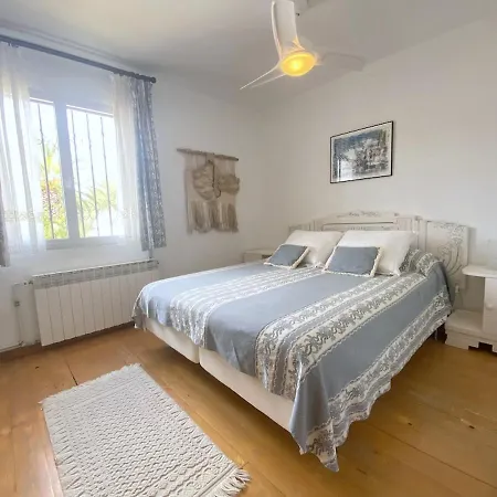Dea - Away From - Families Only Villa *
