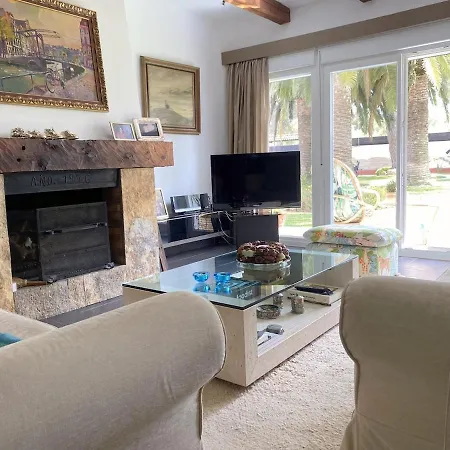 Villa Dea - Away From - Families Only