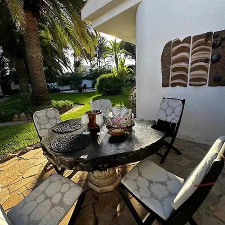 Villa Dea - Away From - Families Only *